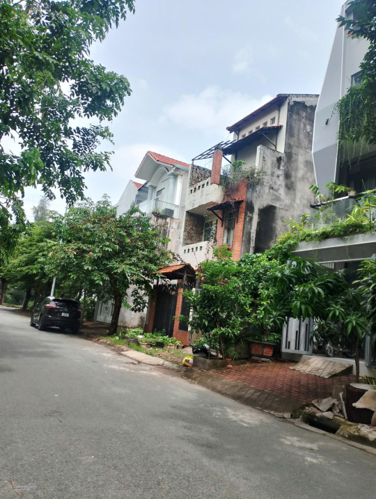 Bán căn góc 2 mặt tiền, sổ hồng ngang 7m Phước Bình sát Global City