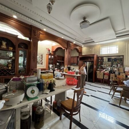 Bán nhà Đặng Văn Bi, Thủ Đức, TP HCM, DT 176m2, 3 tầng, 4PN, SH, Giá13.3 tỷ.