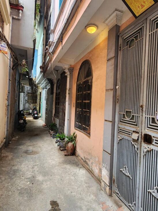 TRUNG TÂM ĐỐNG ĐA – NHÀ ĐẸP GIÁ TỐT – NGÕ RỘNG BA GÁC VÀO TẬN NHÀ (30m² x 3 tầng – Giá chỉ 4.6 tỷ)