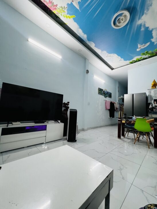 Bán Nhà Phố Quốc Lộ 13 Hiệp Bình Phước – 3PN – Sổ Riêng – Giá 7,6 Tỷ TL – Xe Ô Tô Đậu Trong Nhà