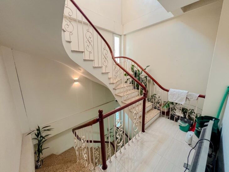 Cho thuê liền kề Trung Kính, 70m2, 5 tầng, ô tô đỗ cửa, làm văn phòng, spa