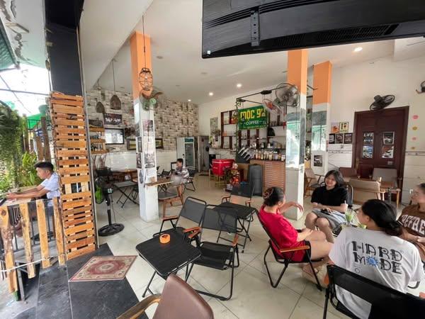 Bình Tân , Nhanh Còn ! QUÁN CAFE GÓC 2 MT ĐẸP LẮM , DT : 10m x 9m, MB thuê rẻ chỉ 12 tr /