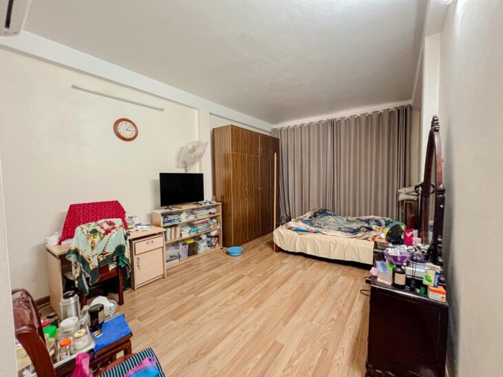 Cho thuê liền kề Trung Kính, 70m2, 5 tầng, ô tô đỗ cửa, làm văn phòng, spa
