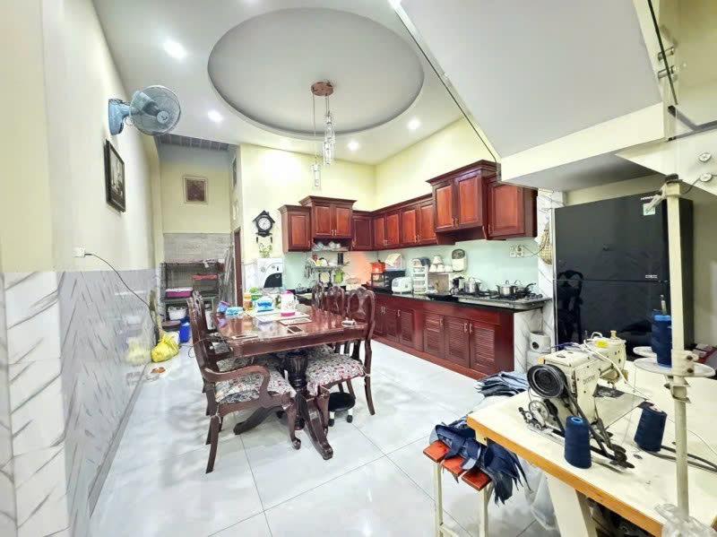 ĐƯỜNG SỐ TÂN QUY, NHÀ 2 TẦNG, 38M2, 3 PHÒNG NGỦ, SỔ HỒNG RIÊNG, SÂN ĐỂ XE RÔNG RÃI, 3 TỶ