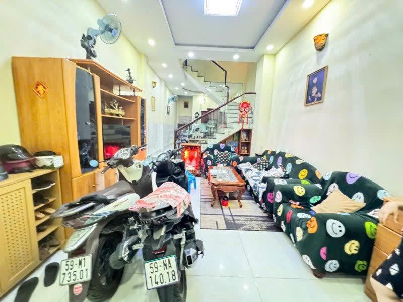 ĐƯỜNG SỐ TÂN QUY, NHÀ 2 TẦNG, 38M2, 3 PHÒNG NGỦ, SỔ HỒNG RIÊNG, SÂN ĐỂ XE RÔNG RÃI, 3 TỶ