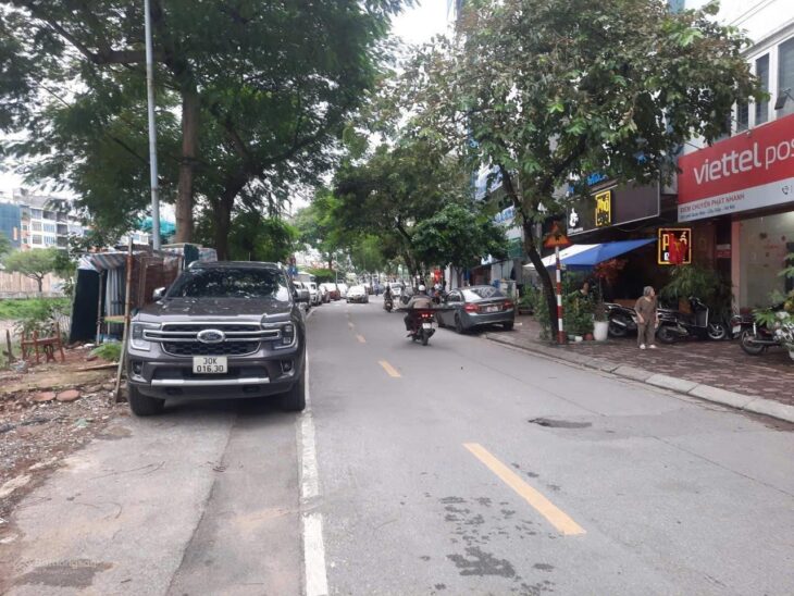 MẶT PHỐ NGUYỄN ĐÌNH HOÀN – KINH DOANH TẤP NẬP – VỈA HÈ– 2THOÁNG TRUÓC SAU 133M 35,2 TỶ