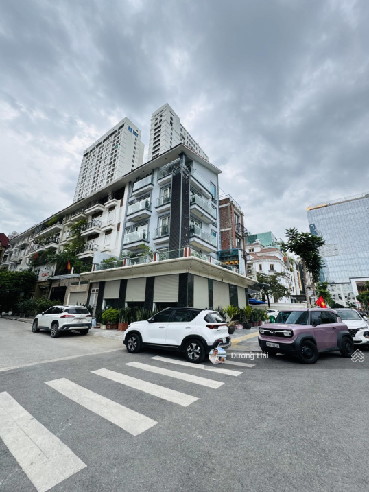 Bán tòa nhà Khách sạn Trung Hoà, Cầu Giấy 130m2 9 tầng Thang Máy Dòng tiền 2 tỷ/năm dài hạn ô tô