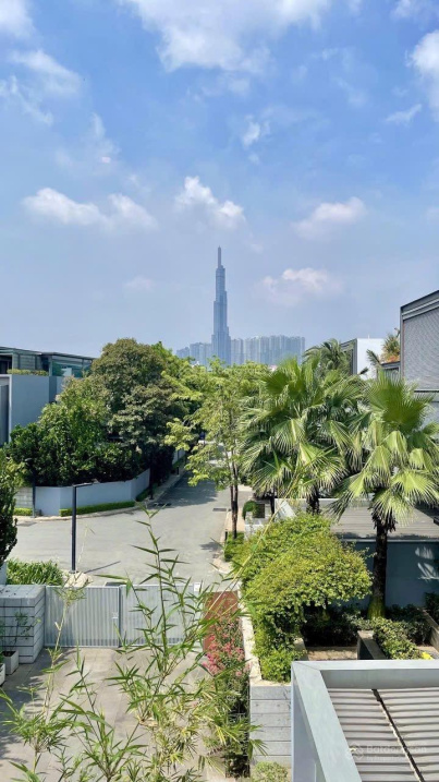 BÁN BIỆT THỰ HẦM + 2 TẦNG – 200m² – Nguyễn Văn Hưởng, Thảo Điền, TP. Thủ Đức – GIÁ 43 TỶ