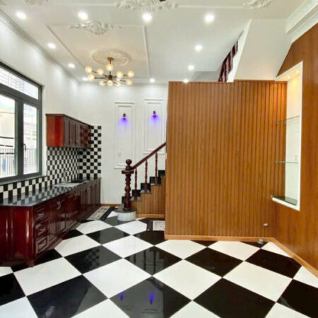 37. Nhà trệt lầu sau lưng Vincom Hùng Vương cách mặt tiền chỉ 1 căn nhà