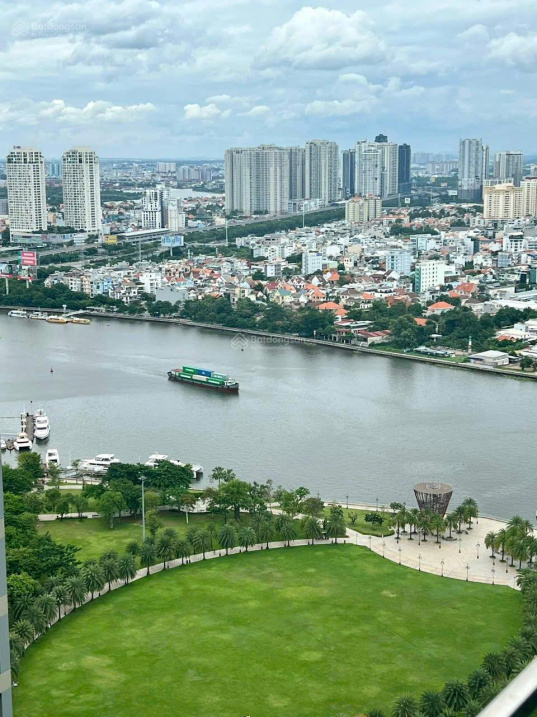 Tòa nhà 7 tầngMT Lê Thánh Tôn, Bến Nghé, Q1 – 289m², 28 CHDV, 75 tỷ