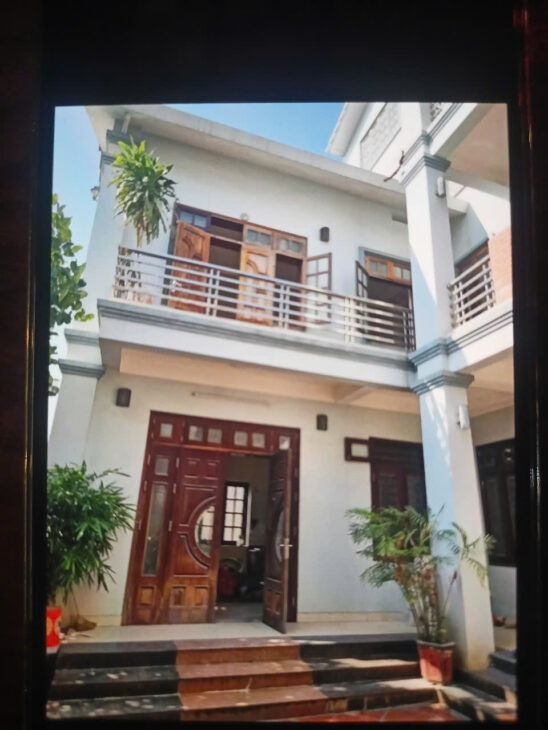 GIA ĐÌNH TÔI CÀN BÁN GẤP NHÀ 3 TẦNG VỊ TRÍ ĐẸP GẦN CHỢ ĐẦU MỐI HOA QUẢ