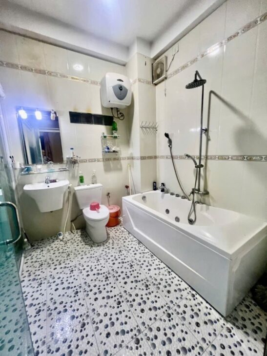 Bán nhà 132m², 6PN, 5WC, 4 tầng, Q.2, 7.35 tỷ, sổ hồng