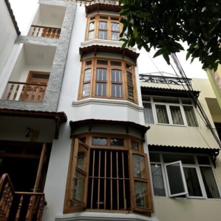 Sát Sân Bay TSN, Biệt Thự Gỗ Gò Vấp 5 Tầng Hầm 56M2, Xe Ben Ngủ Nhà, Ngang Gần 5M, Chỉ 9.8 T.ỷ