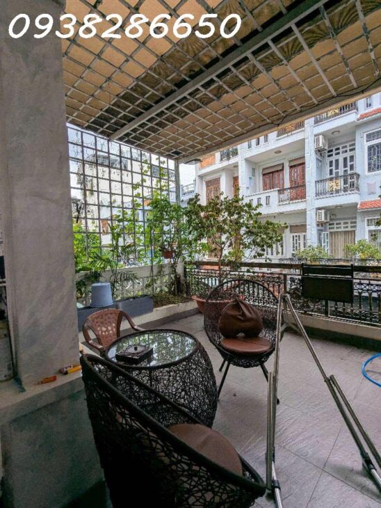 Nhà đẹp khu phân lô, hẻm nhựa 8m 1 sẹc sát mặt tiền* Ngang 5 x 17,5m gồm 1 trệt 2 tầng sân thượng
