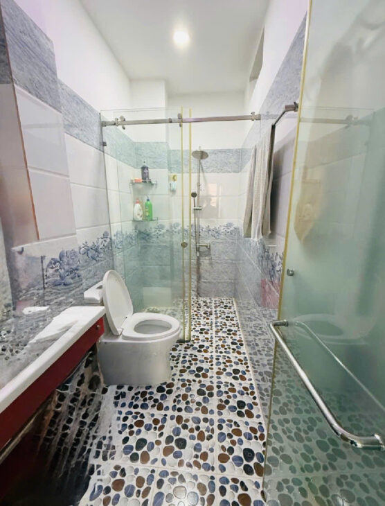 OTO NGỦ TRONG NHÀ – GẦN NHÀ GA T3 – 4 TẦNG – CHÍNH CHỦ XÂY KIÊN CỐ. NHỈNH 12 TỶ.