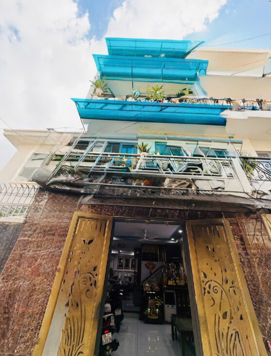 OTO NGỦ TRONG NHÀ – GẦN NHÀ GA T3 – 4 TẦNG – CHÍNH CHỦ XÂY KIÊN CỐ. NHỈNH 12 TỶ.