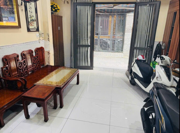 OTO NGỦ TRONG NHÀ – GẦN NHÀ GA T3 – 4 TẦNG – CHÍNH CHỦ XÂY KIÊN CỐ. NHỈNH 12 TỶ.