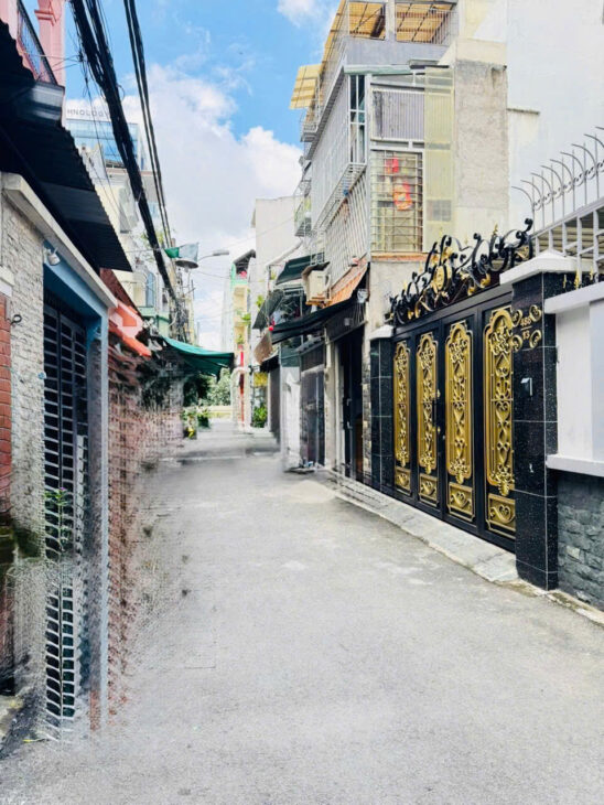 OTO NGỦ TRONG NHÀ – GẦN NHÀ GA T3 – 4 TẦNG – CHÍNH CHỦ XÂY KIÊN CỐ. NHỈNH 12 TỶ.