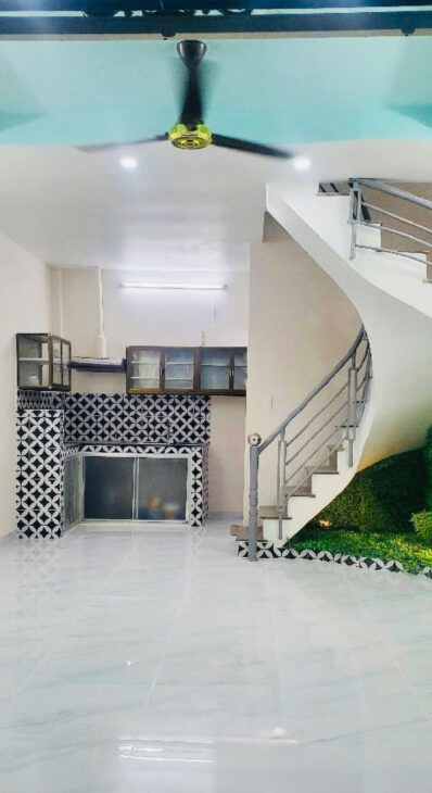 CÁCH HẺM Ô TÔ 1 CĂN – LẠC LONG QUÂN P8 – 2 TẦNG MỚI ĐẸP – CHỈ 4.2 TỶ.