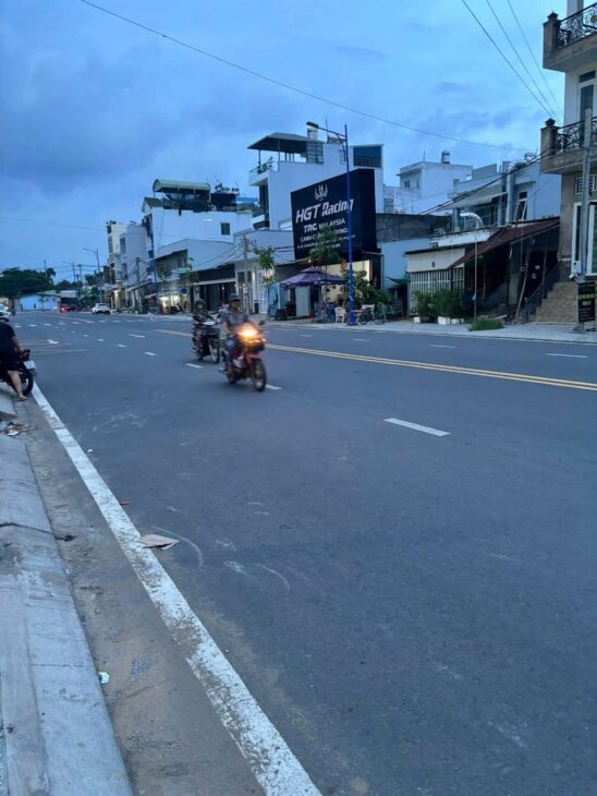 49. Mặt bằng 8 triệu Hoàng Quốc Việt
