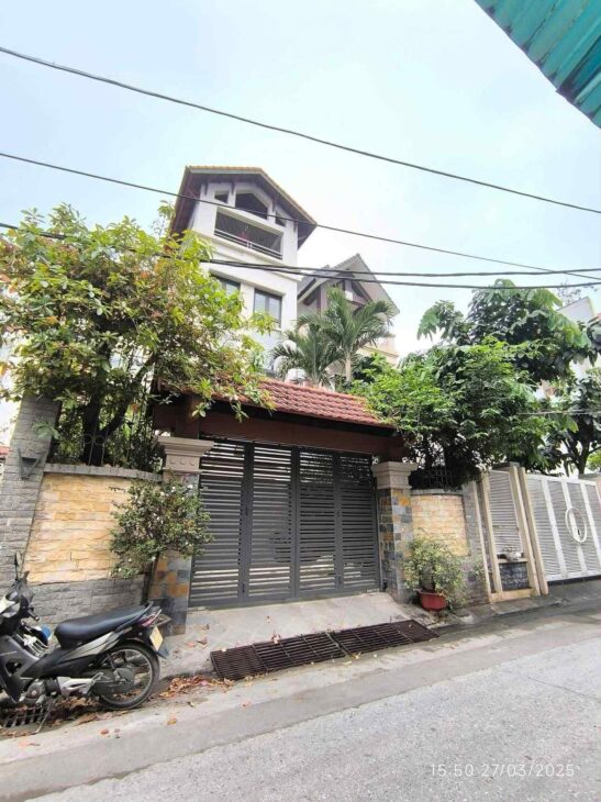 bán biệt thự sân vườn Ngọc Thụy, 190m x 4 tầng, mặt tiền 7.6m, ôtô tránh, nở hậu