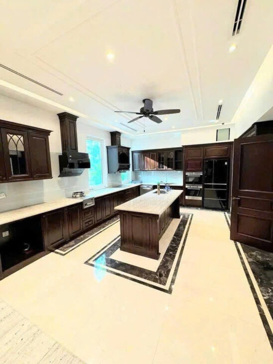 BÁN BIỆT THỰ QUẢNG AN, TÂY HỒ – 576M² – MT 16M – BỂ BƠI – SÂN VƯỜN – GARA Ô TÔ- GIÁ 180 TỶ