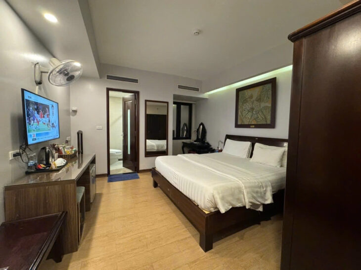 (DÒNG TIỀN 3.6 TỶ/NĂM) BÁN TÒA NHÀ MẶT PHỐ NGUYỄN KHUYẾN, ĐỐNG ĐA – 139M² x 8T – GIÁ 87 TỶ