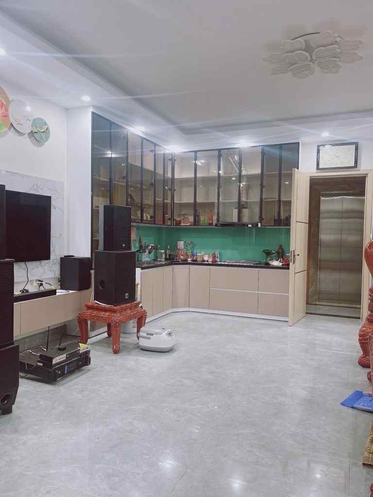 bán nhà Cổ Linh, 81m x 5 tầng, mặt tiền 5.2m, gara, thang máy, kinh doanh, nở hậu