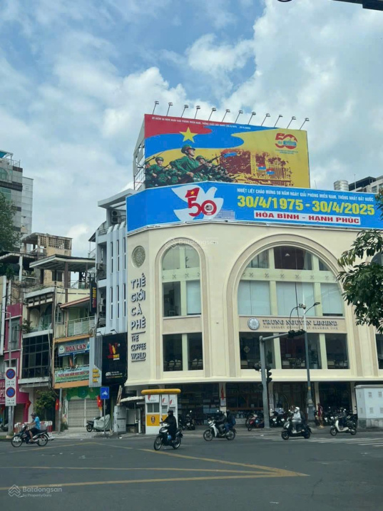 Bán Gấp Nhà Mặt Tiền Trần Hưng Đạo, Q1 – 5 Lầu, HĐT ~100tr/Tháng – Giá 39 Tỷ