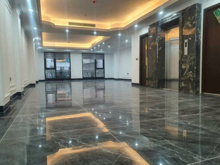 BÁN TÒA NHÀ PHỐ NGUYỄN HOÀNG – 135M² x 9T CÓ HẦM – MT 7M – VỈA HÈ Ô TÔ TRÁNH – GIÁ 85 TỶ