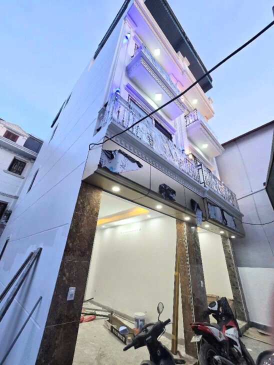 SIÊU PHẨM NGUYỆT ÁNG -NHÀ MẶT TIỀN 5M – Ô TÔ ĐỖ CỬA – NGÕ THÔNG CỰC ĐẸP 🔥HƠN 6 TỶ