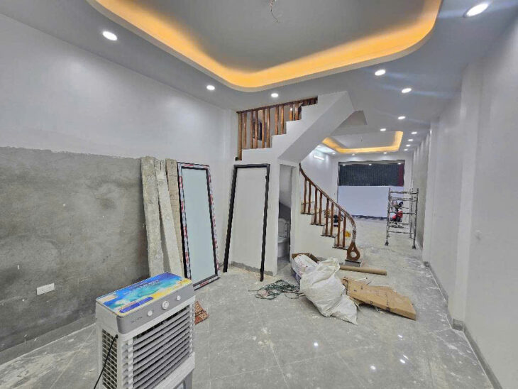 SIÊU PHẨM NGUYỆT ÁNG -NHÀ MẶT TIỀN 5M – Ô TÔ ĐỖ CỬA – NGÕ THÔNG CỰC ĐẸP 🔥HƠN 6 TỶ