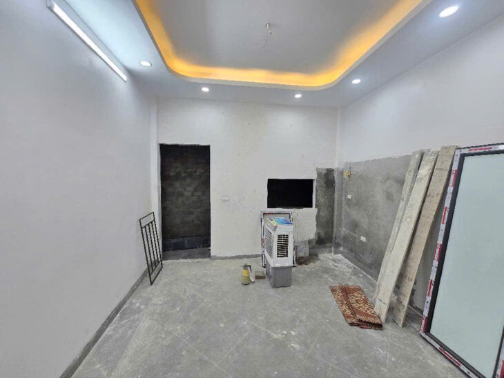 SIÊU PHẨM NGUYỆT ÁNG -NHÀ MẶT TIỀN 5M – Ô TÔ ĐỖ CỬA – NGÕ THÔNG CỰC ĐẸP 🔥HƠN 6 TỶ