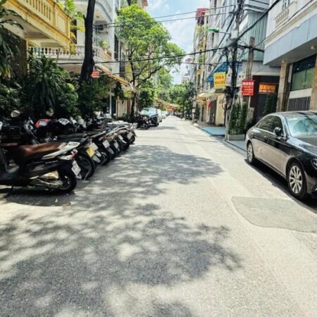 BÁN NHÀ PHẠM TUẤN TÀI CẤU GIẤY PHÂN LÔ- Ô TÔ TRÁNH- NHÀ ĐẸP DÂN XÂY 50M 19 TỶ