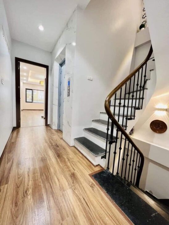 Tôi chủ nhà cho thuê nhà lô góc, mới,vỉa hè, 116m2- 5T, Phố Duy Tân_46 Tr