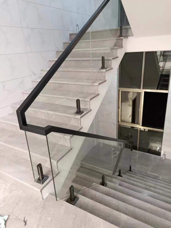 Nhà tôi cho thuê nhà hai cửa đi, mới, Phố Hoàng Cầu, 97m2x 4T vỉa hè 30 Tr