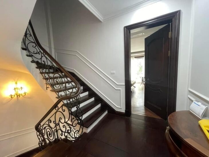 Nhà mình cho thuê nhà lô góc, mới, Mai Hắc Đế; vỉa hè 113m2* 5T- 45 Tr