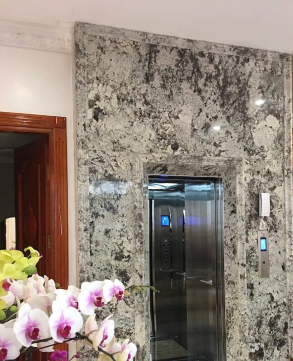Cho thuê nhà mới, hai cửa đi, thang máy,vỉa hè, 111m2- 5T, Chùa Láng_44 Tr
