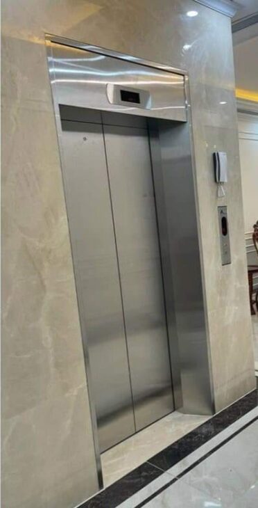 Cho thuê nhà mới, hai mặt tiền, 94m2_ 4T; vỉa hè, Phố Trần Nhân Tông-31 Tr