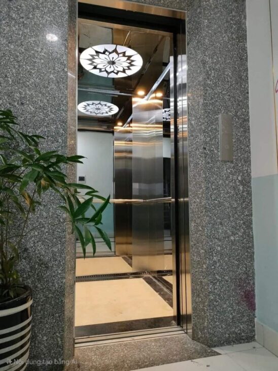 Nhà tôi cho thuê nhà hai cửa đi, mới, Phố Hoàng Cầu, 97m2x 4T vỉa hè 30 Tr