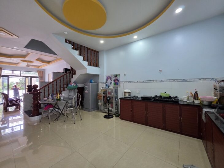 Bán nhà mặt phố Q.2, 78m², 4 tầng, 8.15 tỷ, sổ hồng