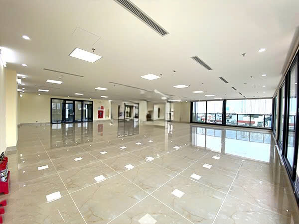 BÁN TOÀ NHÀ NGUYỄN VĂN HUYÊN, CẦU GIẤY – 300M² x 10T CÓ HẦM – MT 12M – DT 300TR/TH