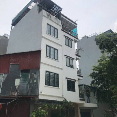 TT THANH TRÌ Ô TÔ ĐỖ CỬA, NGÕ NÔNG 40m 5 TẦNG, DÂN XÂY CHẮC CHẮN, THIẾT KẾ SANG, SỊN GIÁ HƠN 5 TỶ.