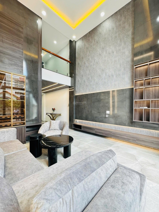 Bán nhà HXH đường Dương Quảng Hàm, Phường 6, Gò Vấp, nhà full nội thất vip, Có thang máy