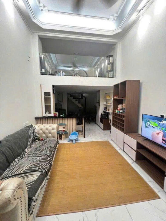 Cho thuê nhà nguyên căn ngõ 31 Lãng Yên, 35m2 x 5 tầng, 3 ngủ khép kín, 15 triệu