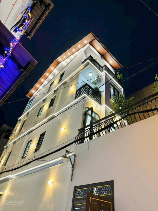 Nhà 2 mặt tiền xe tải Bùi quang Là phường 12 có 6PN 3 lầu hướng Tây Bắc 64m2, thiết kế hiện đại,