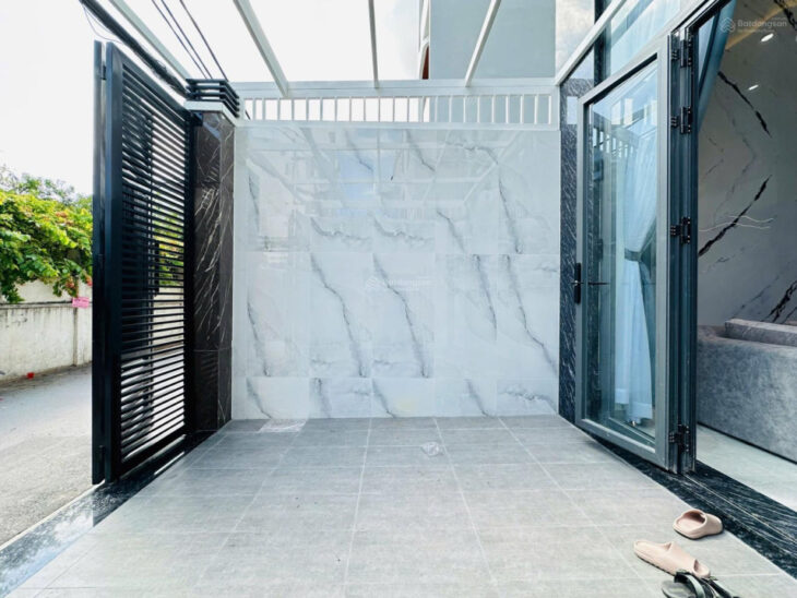 Bán nhà HXH đường Dương Quảng Hàm, Phường 6, Gò Vấp, nhà full nội thất vip, Có thang máy