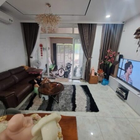 Bán nhà 90m², 3 tầng, DT 90 m2, 4PN, 5WC, Q.9, Giá 9,05 tỷ, sổ hồng