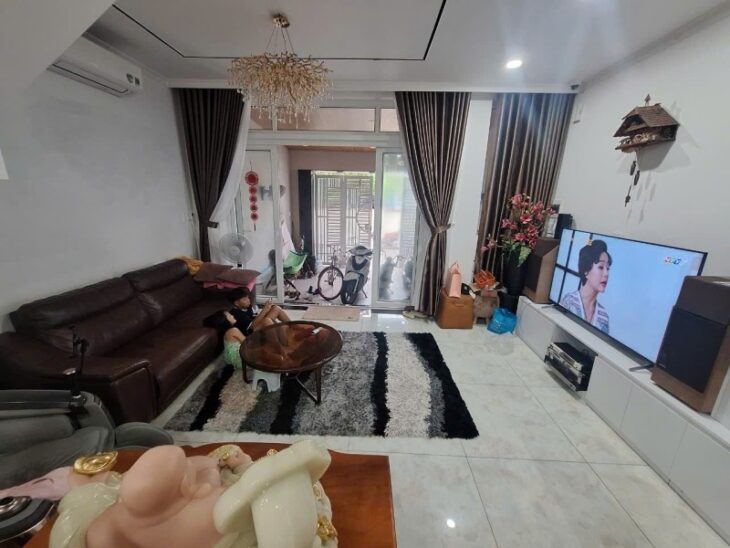 Bán nhà 90m², 3 tầng, DT 90 m2, 4PN, 5WC, Q.9, Giá 9,05 tỷ, sổ hồng