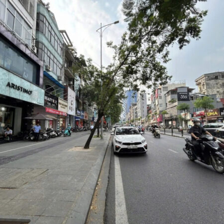 BÁN NHÀ MẶT PHỐ CHÙA BỘC, ĐỐNG ĐA – 52M² – MT 6.2M – VỈA HÈ RỘNG – KINH DOANH -GIÁ 38.5 TỶ